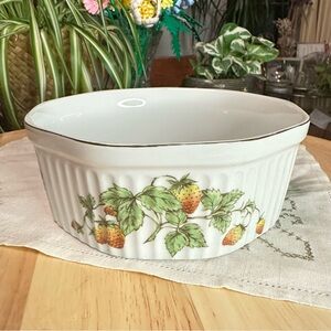 🍓 Vintage Lenwile Ardalt Soufflé Dish #6969 – Strawberry & Butterfly Pattern 🌿✨